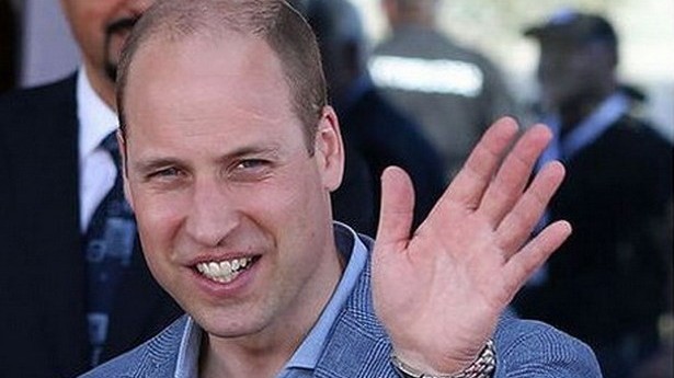 Hoàng tử Anh cảnh báo thận trọng với thông tin sai về vaccine trên mạng