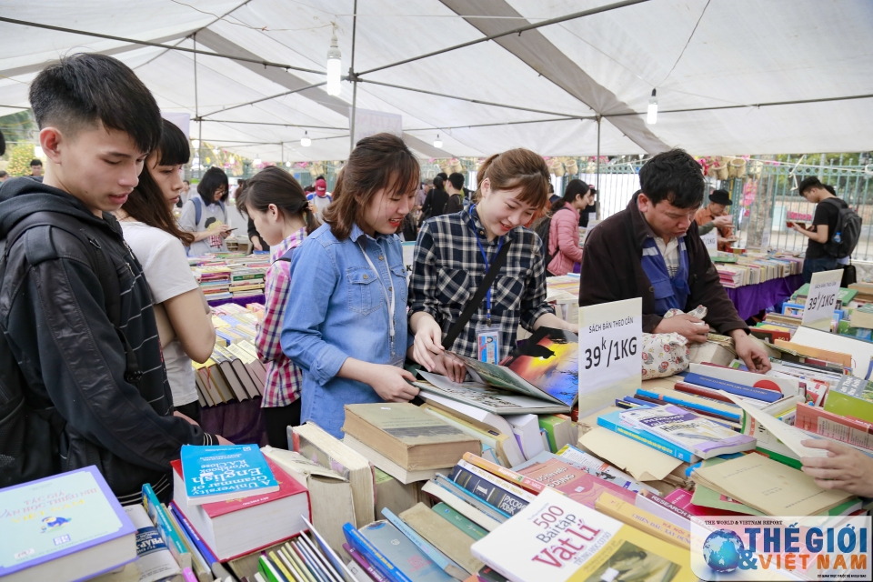 Hội sách cũng là điểm đến của rất nhiều bạn trẻ, sinh viên. (Ảnh: Trung Hiếu) Hội Sách Hà Nội năm 2022 sẽ được tổ chức vào tháng 10
