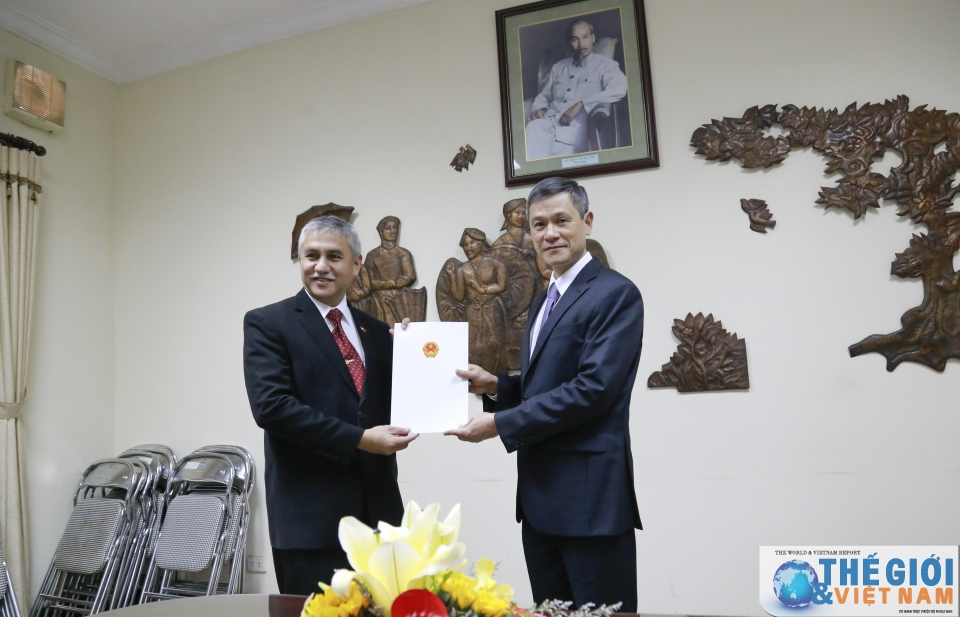 Trao giấy chấp thuận lãnh sự cho Tổng Lãnh sự Indonesia tại TP.HCM