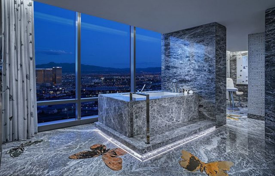 Bên trong phòng khách sạn giá 4,6 tỷ đồng/ 2 đêm có gì?