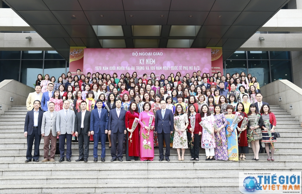 Ngành Ngoại giao tưng bừng kỷ niệm ngày 8/3