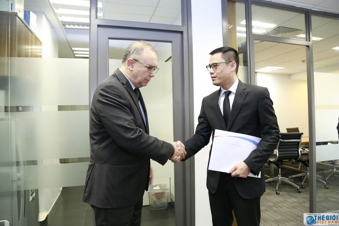 Trợ lý Bộ trưởng Ngoại giao Đặng Hoàng Giang ghi sổ tang chia buồn tại Đại sứ quán Peru tro ly tro ly bo truong ngoai giao dang hoang giang ghi so tang chia buon tai dai su quan peru