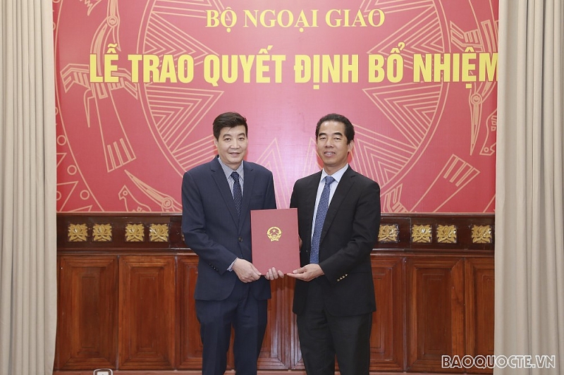Lãnh đạo Bộ Ngoại giao trao Quyết định bổ nhiệm cán bộ Lãnh đạo Bộ Ngoại giao trao Quyết định bổ nhiệm cán bộ