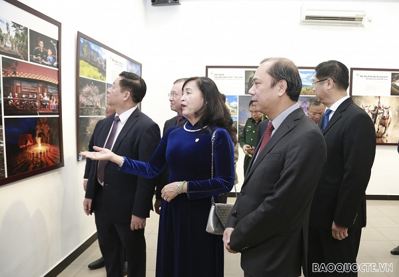 Lãnh đạo Bộ Ngoại giao dự Lễ khai mạc Triển lãm ảnh “Tự hào một dải biên cương”