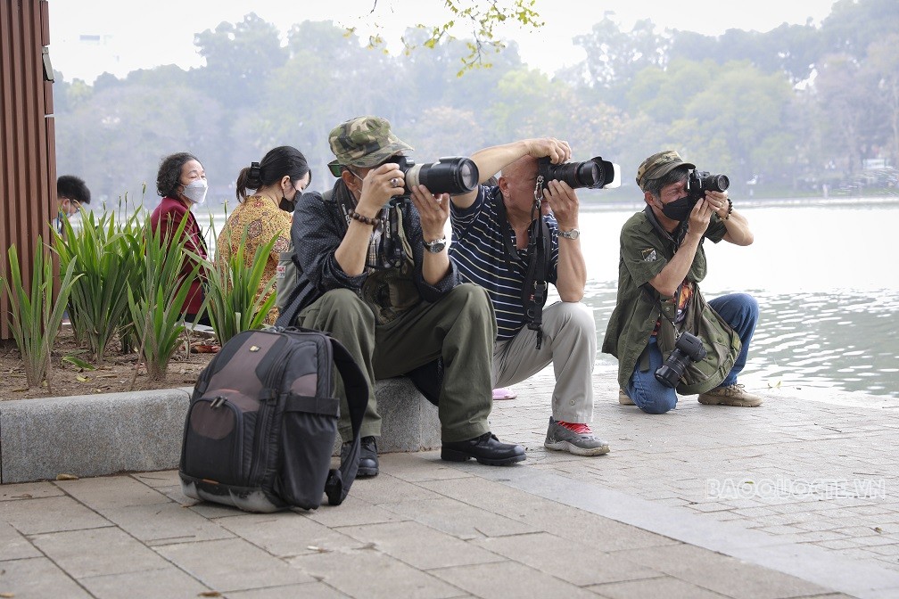 Check-in bên Hồ Gươm