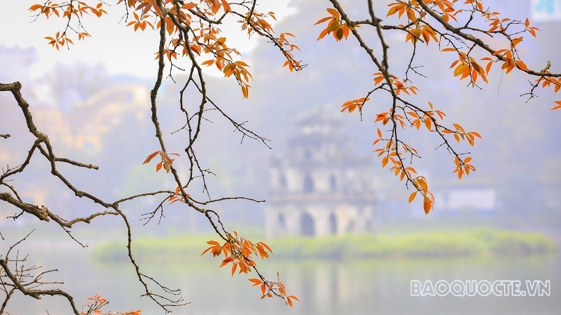 Check-in bên Hồ Gươm