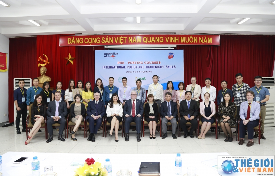 Khai giảng Khóa Bồi dưỡng Chính sách đối ngoại và các kỹ năng ngoại giao