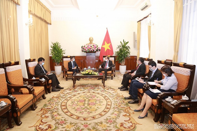 Thứ trưởng Ngoại giao Nguyễn Quốc Dũng tiếp Đại sứ Ấn Độ Thứ trưởng Ngoại giao Nguyễn Quốc Dũng tiếp Đại sứ Ấn Độ