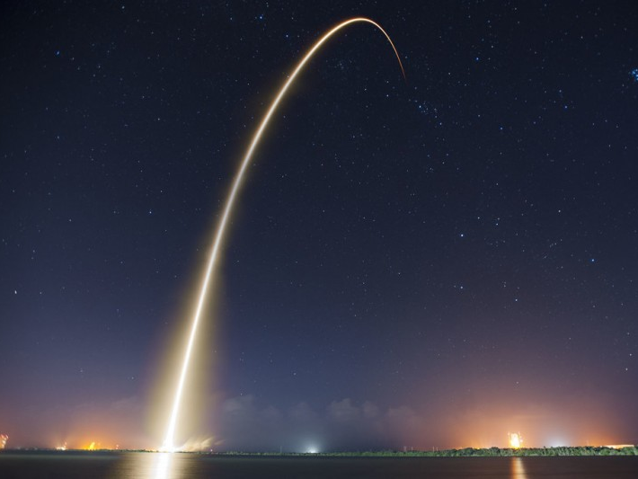 Tàu vũ trụ Dragon trở về an toàn