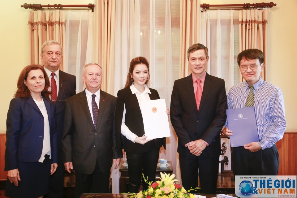 bo ngoai giao trao giay chap nhan lanh su cho ba ly nha ky