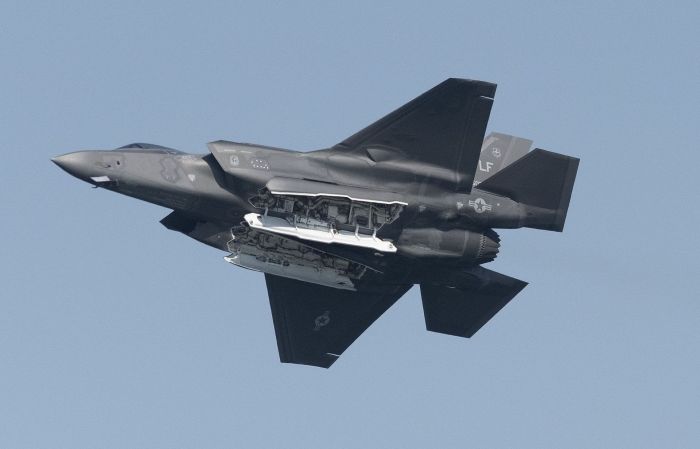 Tạp chí Mỹ Popular Mechanics nêu phương pháp đánh bại máy bay F-35