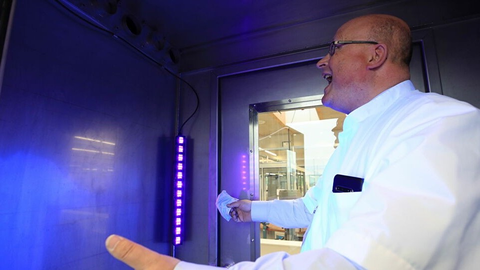 Không cần que thử, xét nghiệm Covid-19 chỉ cần hét lên một tiếng