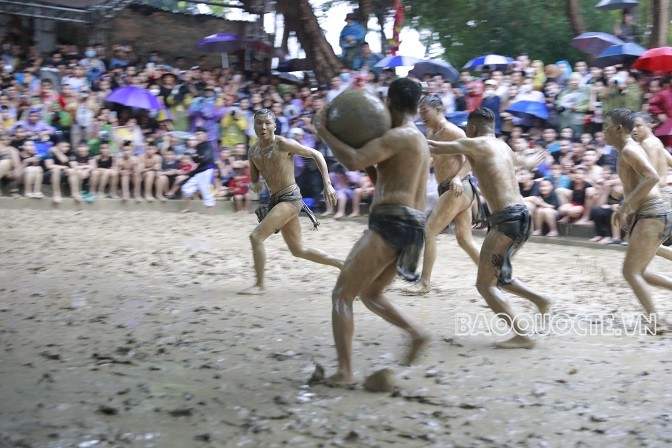 Hội vật Cầu nước làng Vân - lễ hội ‘độc nhất vô nhị’ miền Kinh Bắc