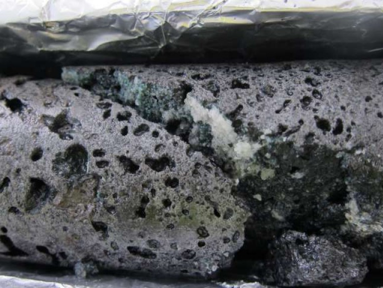 Iceland biến khí thải carbon dioxide thành đá