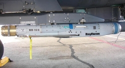 Mỹ thử nghiệm tổ hợp bom hàng không mới Golden Horde