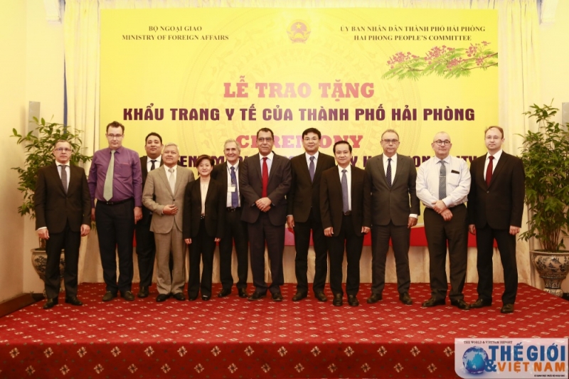 uy ban nhan dan thanh pho hai phong cung bo ngoai giao trao tang khau trang y te cho mot so nuoc