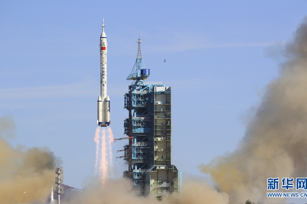 Trung Quốc phóng thành công tàu vũ trụ có người lái Thần Châu 12