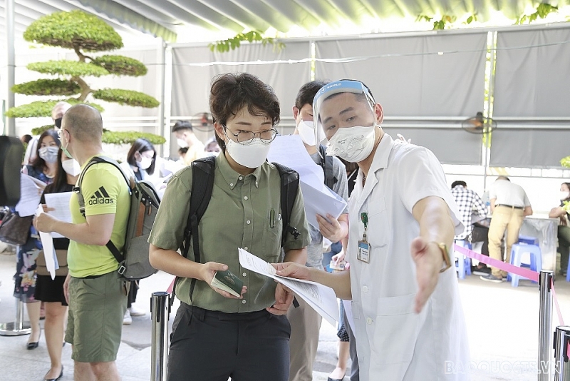 Tiêm vaccine ngừa Covid-19 cho phóng viên và trợ lý báo chí các văn phòng báo chí nước ngoài Tiêm vaccine ngừa Covid-19 cho phóng viên và trợ lý báo chí các văn phòng báo chí nước ngoài