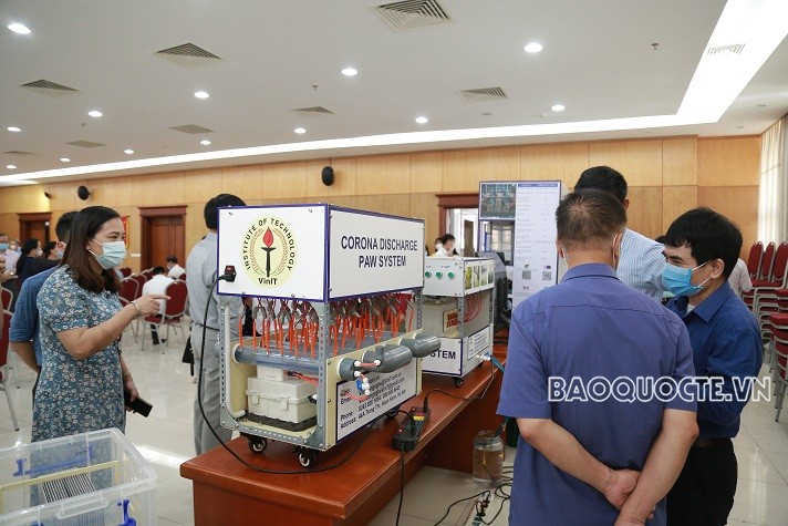 Trao đổi khoa học và Triển lãm công nghệ và trang thiết bị diệt virus Covid-19