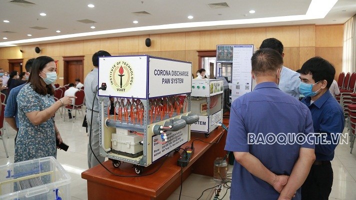 Trao đổi khoa học và Triển lãm công nghệ và trang thiết bị diệt virus Covid-19