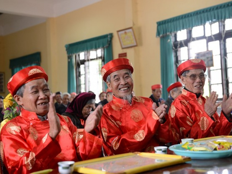 Bố mẹ sống càng lâu, tuổi thọ con cái càng cao