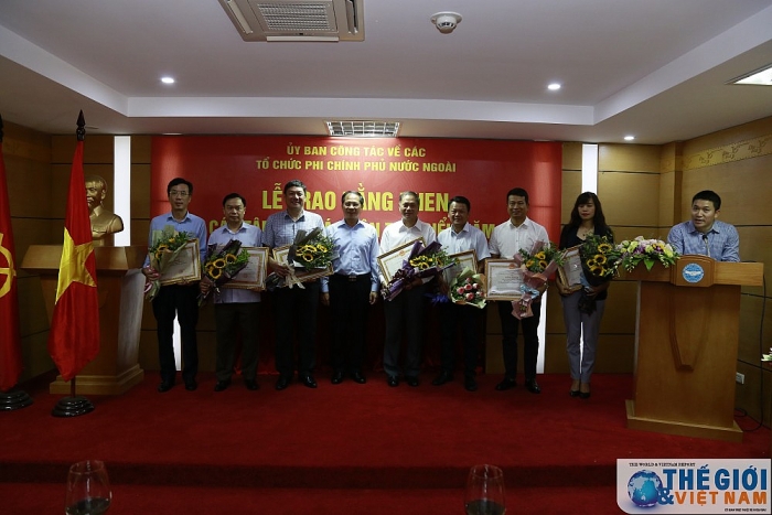 Lễ trao Bằng khen của Chủ nhiệm Ủy ban Công tác về các tổ chức phi chính phủ nước ngoài le trao bang khen cua chu nhiem uy ban cong tac ve cac to chuc phi chinh phu nuoc ngoai