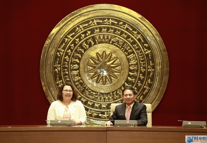 Thứ trưởng Thường trực Bộ Ngoại giao Bùi Thanh Sơn tiếp Thượng nghị sỹ Mỹ Tammy Duckworth