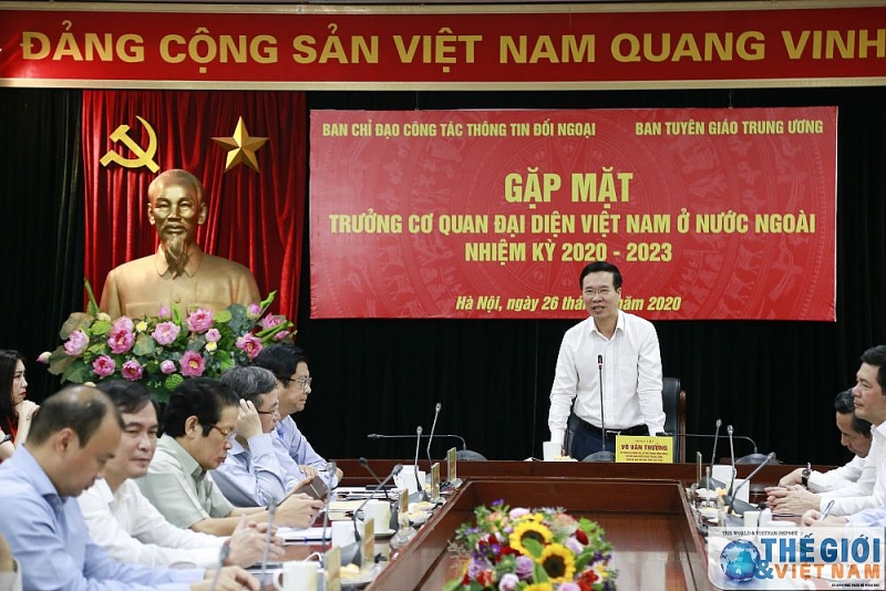 truong ban tuyen giao trung uong tiep lam viec voi cac truong co quan dai dien viet nam o nuoc ngoai