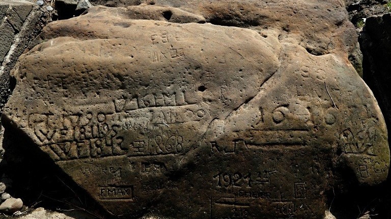 'Đá đói' trên đáy sông cạn ở châu Âu báo hiệu thảm họa