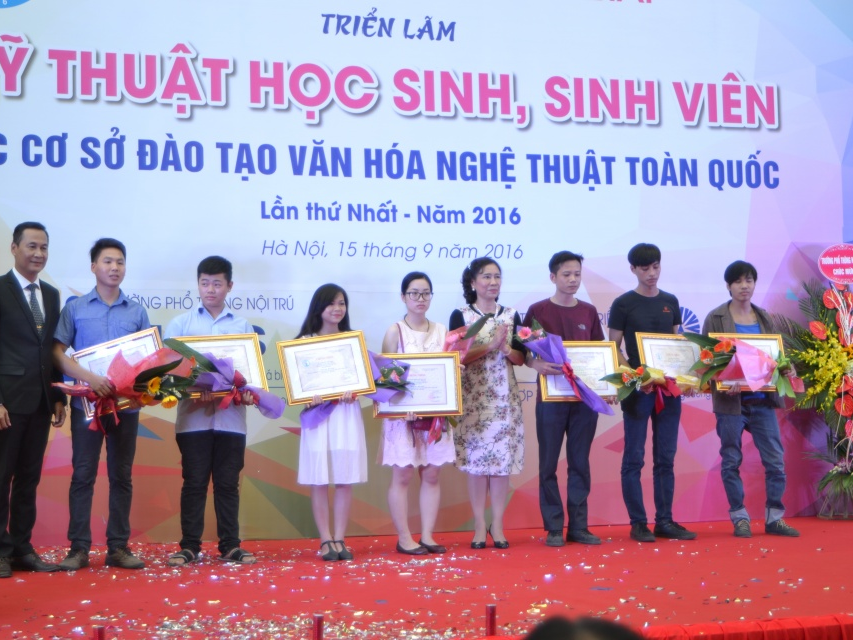Khai mạc Triển lãm Mỹ thuật học sinh, sinh viên năm 2016