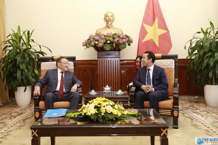 Thứ trưởng Ngoại giao Tô Anh Dũng tiếp xã giao Đại sứ Cộng hòa Kazakhstan thu truong ngoai giao to anh dung tiep xa giao dai su cong hoa kazakhstan