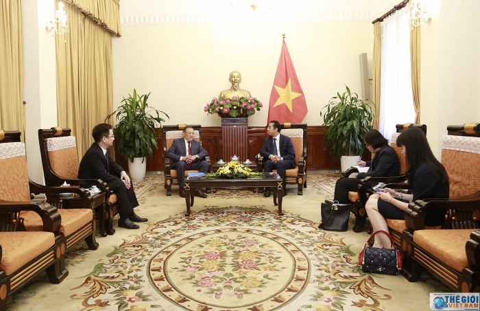 Thứ trưởng Ngoại giao Tô Anh Dũng tiếp xã giao Đại sứ Cộng hòa Kazakhstan thu truong ngoai giao to anh dung tiep xa giao dai su cong hoa kazakhstan