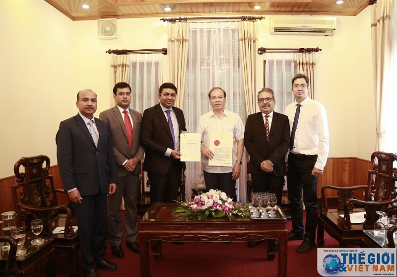 cuc truong cuc lanh su trao giay chap nhan tong lanh su an do tai tp ho chi minh