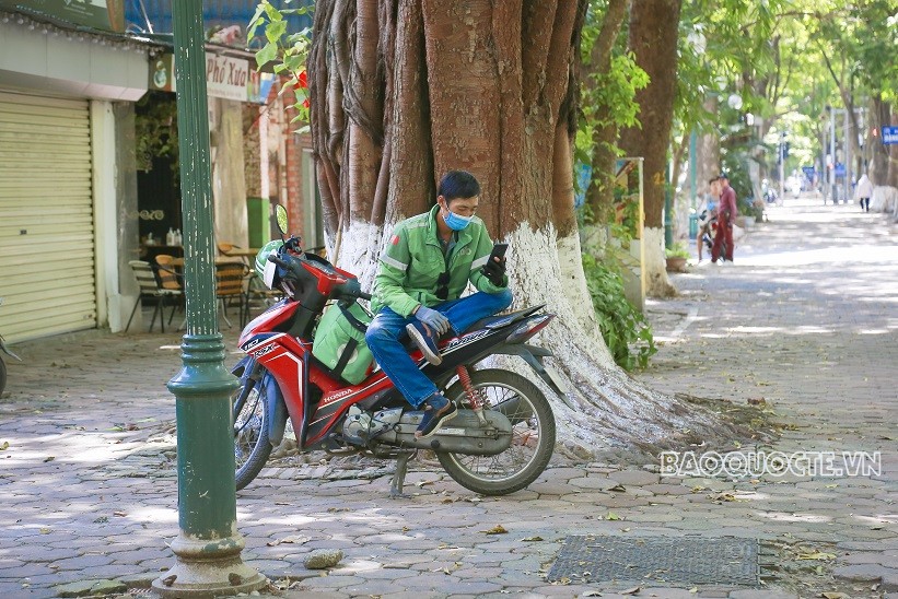Dự báo thời tiết đêm nay và ngày mai (15-16/8): Hà Nội và cả nước ngày nắng; Tây Bắc, Thanh Hóa, Nghệ An mưa to cục bộ; phía Nam chiều tối mưa, dông