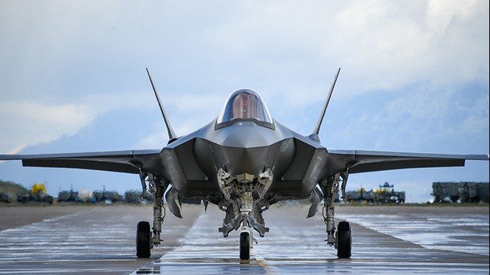 So sánh máy bay F-35 Mỹ với Su-35 của Nga
