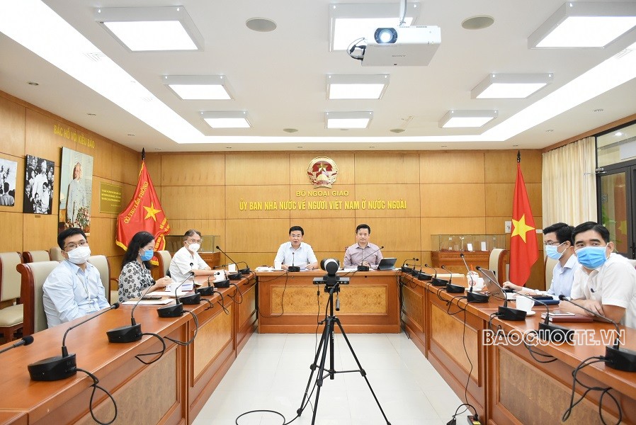 Tọa đàm trực tuyến “Đặc điểm thế giới trong đại dịch Covid-19: Những tác động đến Việt Nam”