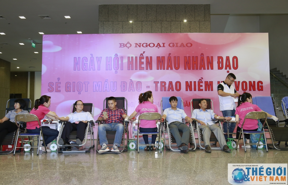 Cán bộ Bộ Ngoại giao tích cực tham gia Ngày hội hiến máu cứu người