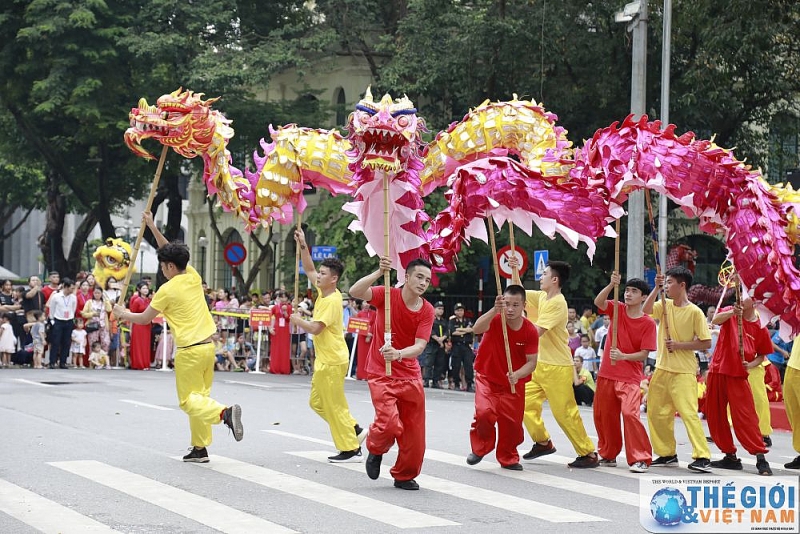 lien hoan mua rong ben ho hoan kiem