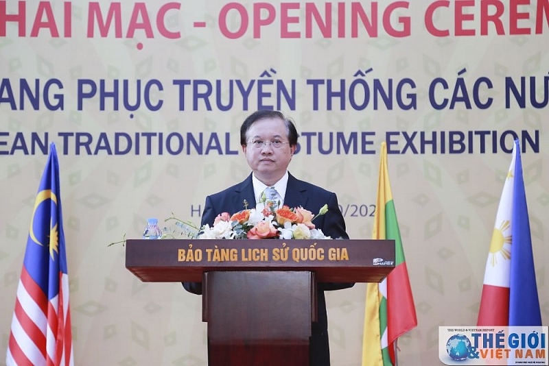trien lam trang phuc truyen thong cac nuoc asean