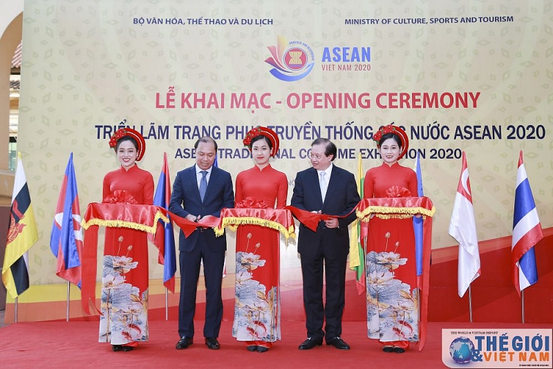 trien lam trang phuc truyen thong cac nuoc asean
