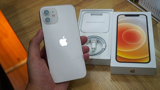 Người Việt phải mất bao nhiêu ngày lương mới đủ tiền mua iPhone 12 Pro?