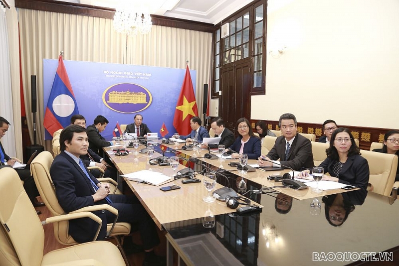 Thứ trưởng Nguyễn Quốc Dũng tham khảo chính trị trực tuyến với Bộ Ngoại giao Lào. (Ảnh: Trung Hiếu) Tham khảo Chính trị trực tuyến Việt Nam - Lào lần thứ 5