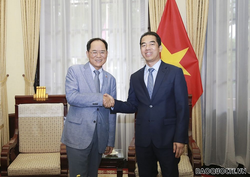 Thứ trưởng Bộ Ngoại giao Tô Anh Dũng tiếp Đại sứ Hàn Quốc Park Noh Wan