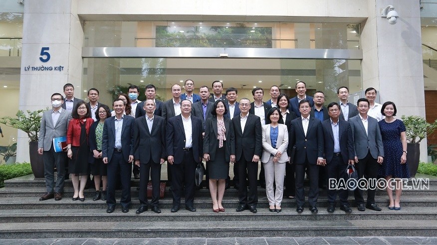 Đoàn Trưởng Cơ quan đại diện Việt Nam ở nước ngoài làm việc tại Thông tấn xã Việt Nam