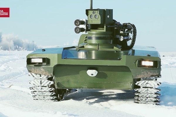 Robot Marker của Nga thể hiện khả năng vượt sông Robot Marker của Nga thể hiện khả năng vượt sông