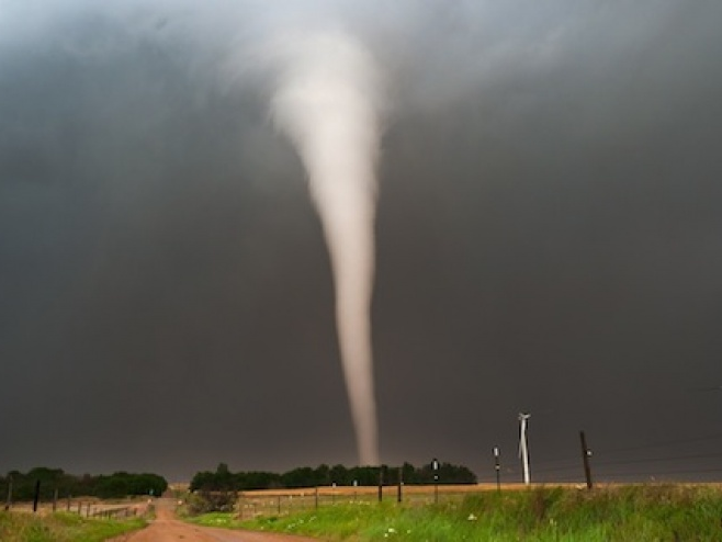 Biến đổi khí hậu tạo ra những vòi rồng nguy hiểm