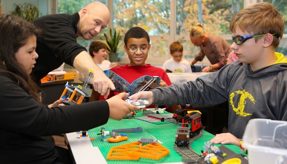 Khi đồ chơi khơi nguồn sáng tạo cho trẻ khi do choi khoi nguon sang tao cho tre