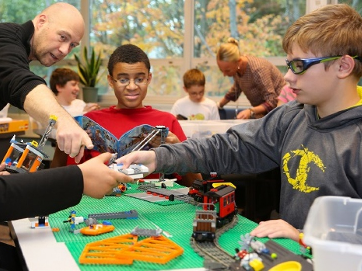 Khi đồ chơi khơi nguồn sáng tạo cho trẻ