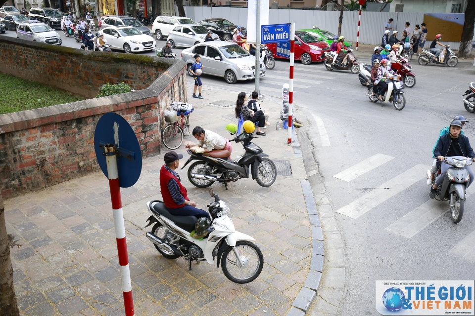 ha noi qua goc nhin du khach nuoc ngoai