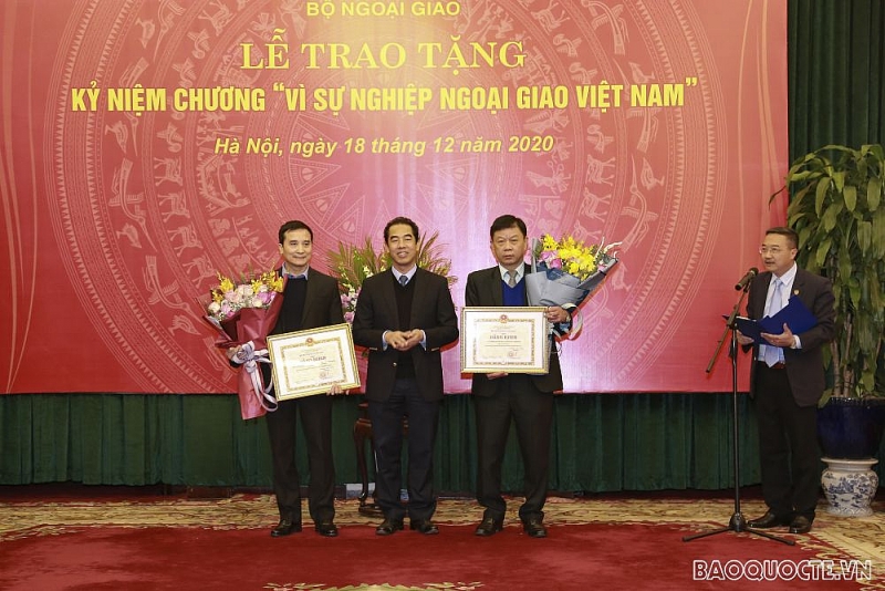 Bộ Ngoại giao trao tặng Kỷ niệm chương Vì sự nghiệp Ngoại giao Việt Nam Bộ Ngoại giao trao tặng Kỷ niệm chương Vì sự nghiệp Ngoại giao Việt Nam